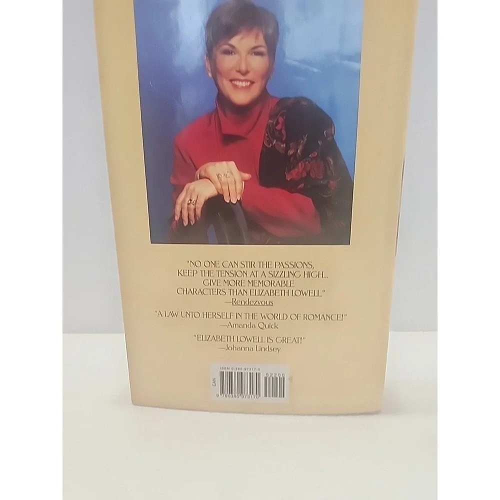 Amber Beach by Elizabeth‎ Lowell (1997, Hardcover)